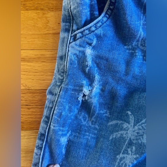 Zara distressed denim shorts with palm print. Boy size 7 - Picture 4 of 8